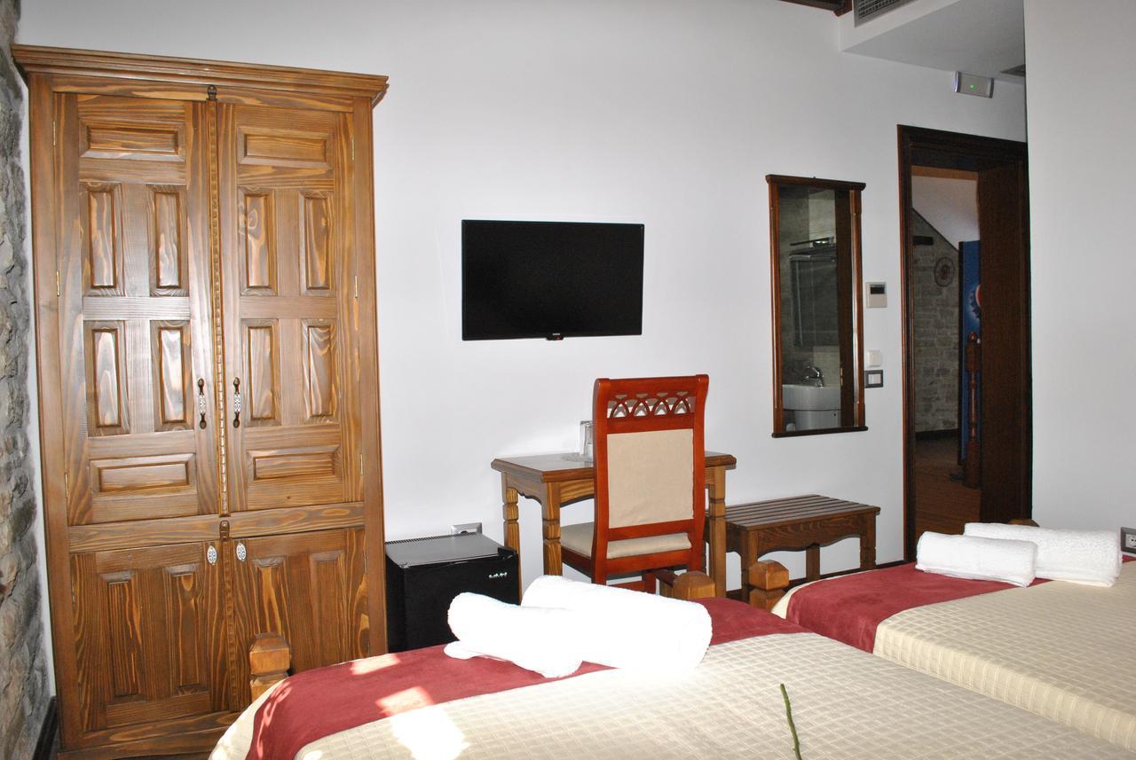 Kastro Hotel